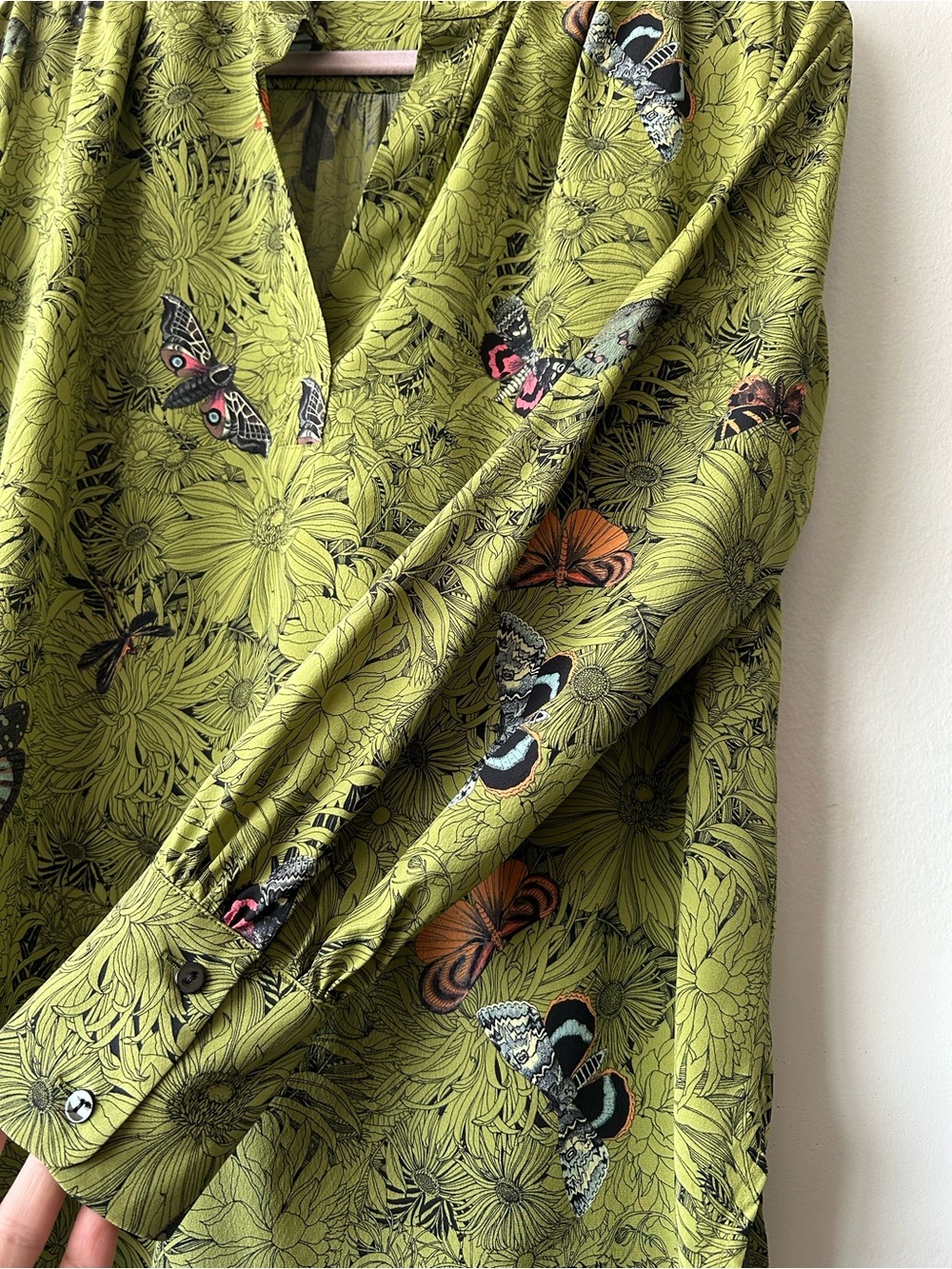 Momoni Silk Stretch Green Floral Butterfly V-Neck Blouse Made in Italy - Picture 3 of 12